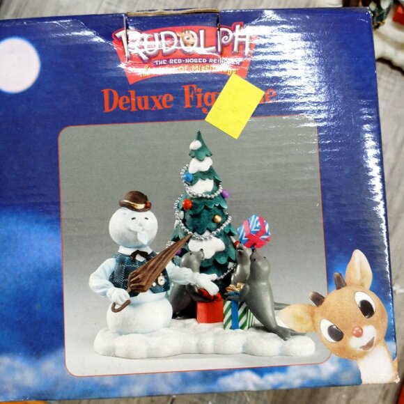 Rudolph Island of Misfits Enesco Deluxe Figure "Have a Holly Jolly Christmas" - Picture 8 of 9